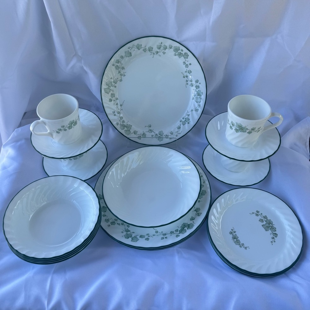 Corelle Callaway Ivy Dinnerware Service for 4 21 Pieces Complete Set